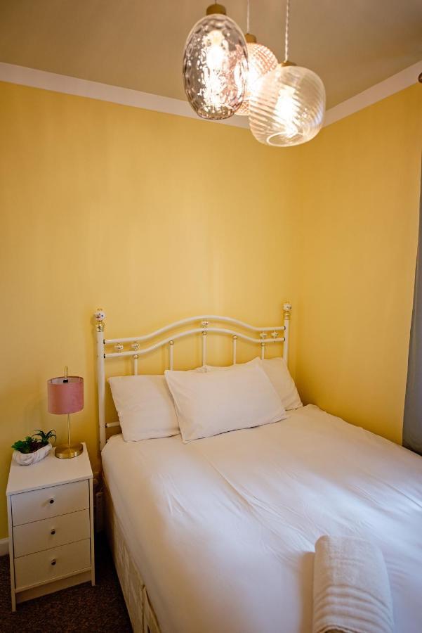 Cosy One Bedroom Flat In City Center Edinburgh Bagian luar foto